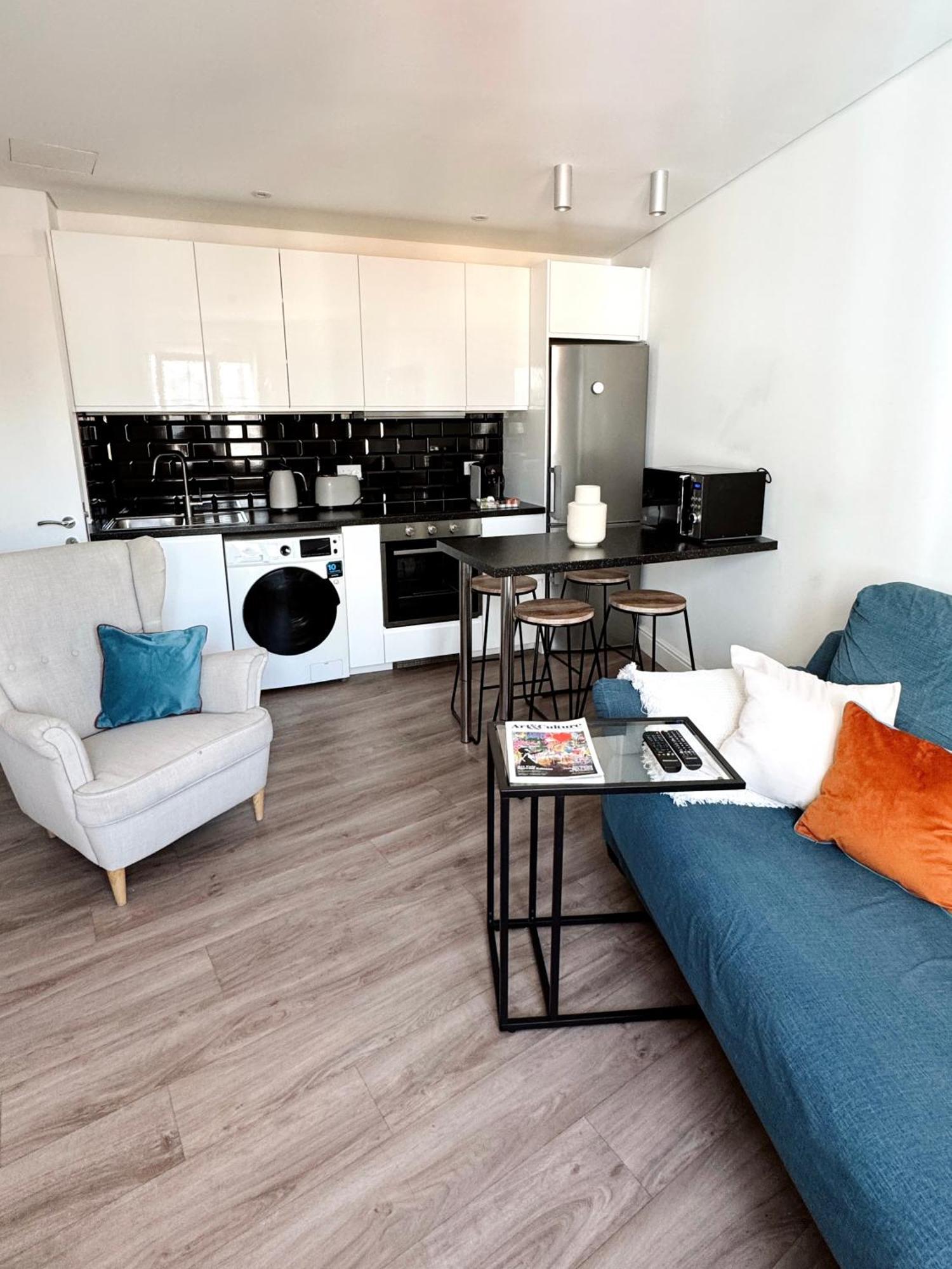 Deluxe City Centre Two Bedroom - Grand Central House Гибралтар Экстерьер фото
